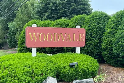 405 Great Rd #8