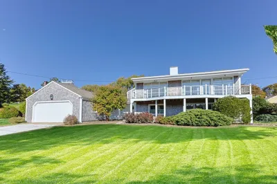 10 Colonial Way 1