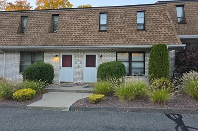 17 Granby Heights #17