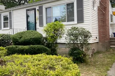 10 Van Brunt St 1