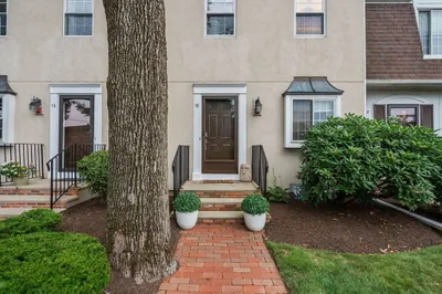 10 Denmark Ln #10