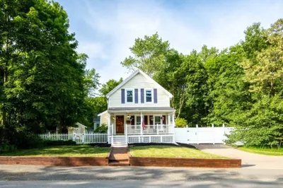 24 Greenhood St 1