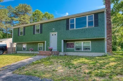 4 Swan Ave 1