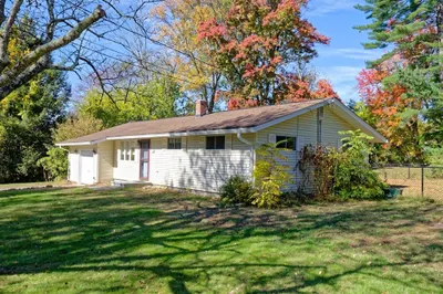 32 Colonial Way 1