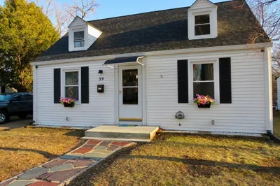 39 Balfour Dr