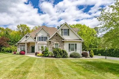 18 Whispering Wind Rd