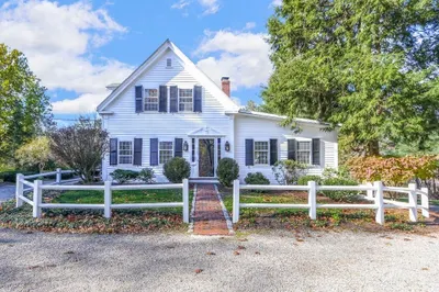5 Linden Ln