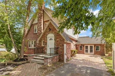 129 Maple Ave