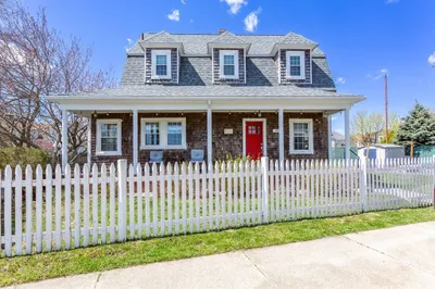 25 Gosnold St 1