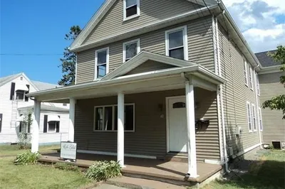 42 Oak Street 1