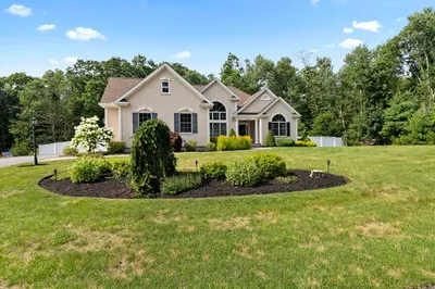 108 Queens Cir 1