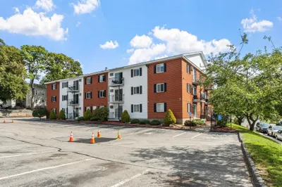 56 Edgeworth St #16 1