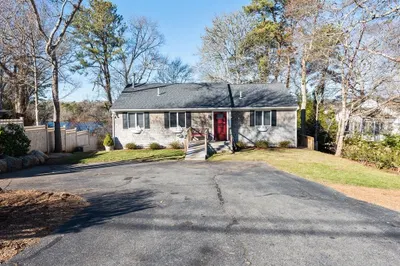82 Lake Dr