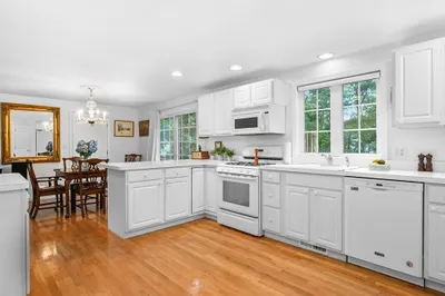 120 Queen Anne Rd 1