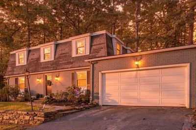 218 Heatherstone Rd 1
