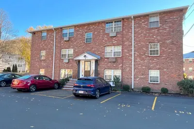 2 Colonial Village Dr #4 1