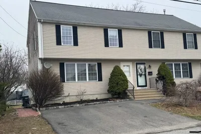 4 Middleton St #4 1