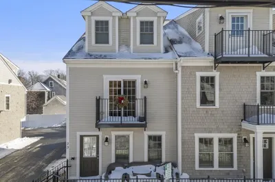 23 Howland St #4 1