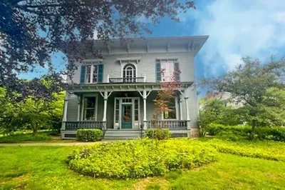 113 E Housatonic St 1