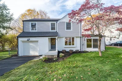 18 University Dr