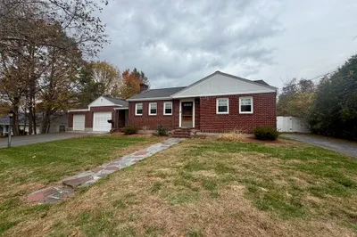 6 Vineyard Ave