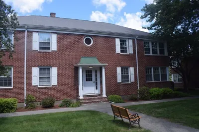 4 Parkview Ln #B 1