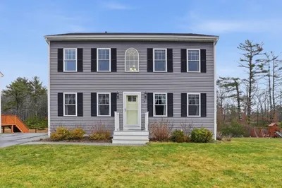 3 Fieldstone Ln