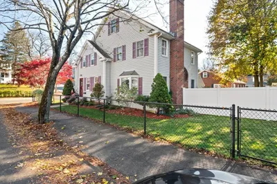 19 Middle St