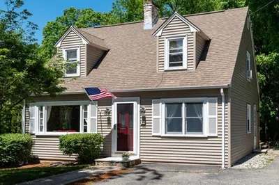 10 E Main St