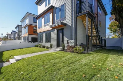 25 Hall St #1