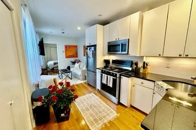 419 Hanover St #7