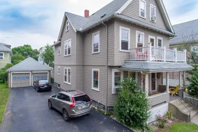 68-70 Everett St #68 1