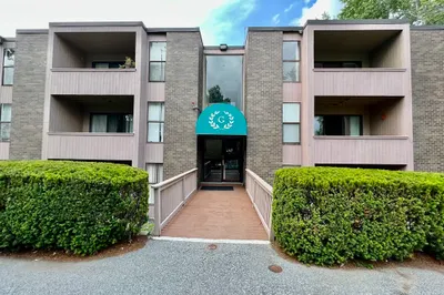 2 Shrewsbury Green Dr #L 1