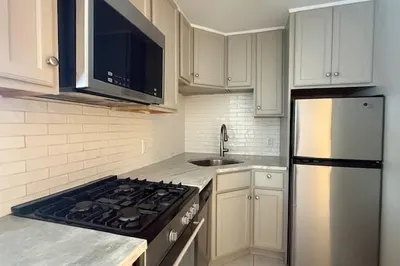 284 Montvale Ave #1L 1