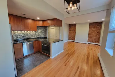 390 Riverway #16 1