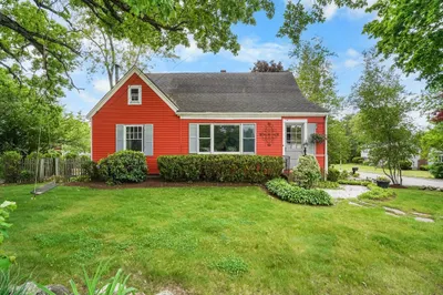 207 Topsfield Rd 1