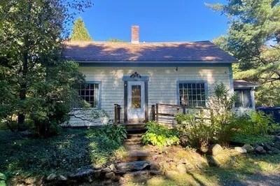 148 Ragged Hill Rd