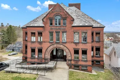 34 N Main St