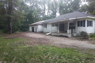 76 Thompson Pond Rd