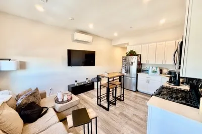 5 Fremont St #302 1