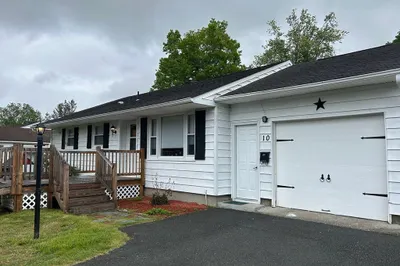 10 Elaine Dr