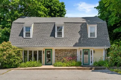 6 Strawberry Hill Rd