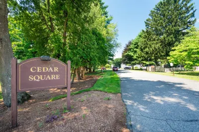 24 Cedar Sq #24