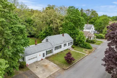 27 Greenwood St