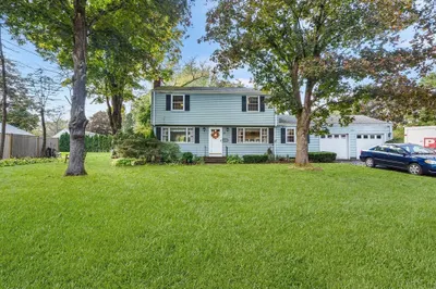 18 Bel Air Dr