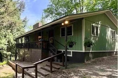 207 Lakeside Dr