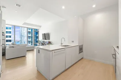 133 Seaport Blvd #1912 1