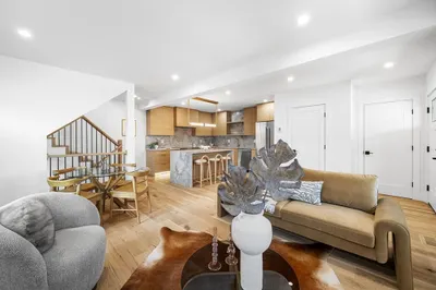 6 Exeter St #6