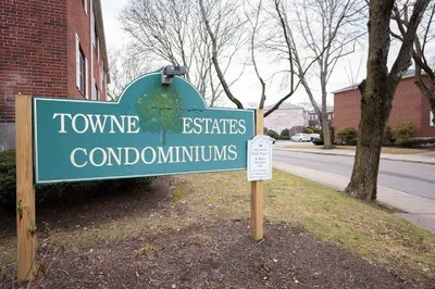 99 Lake Shore Rd #3