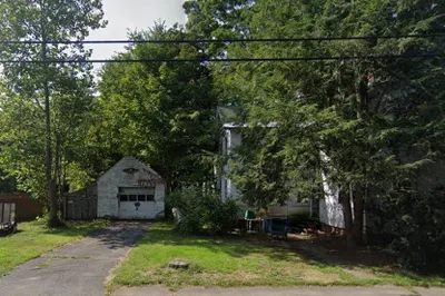 12 Lake St